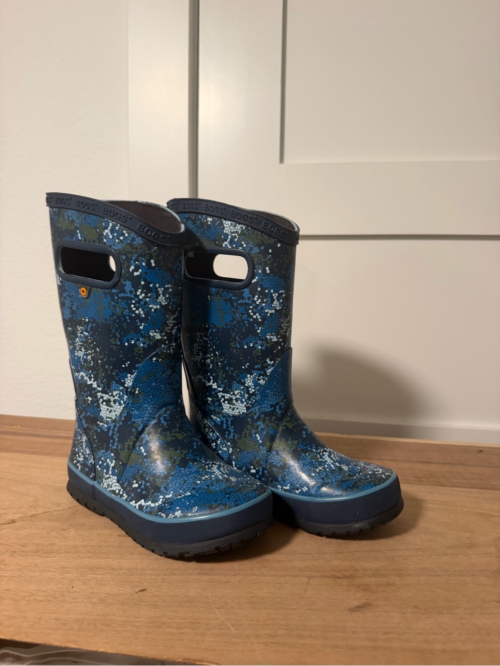 Bogs Kids Blue Camouflage Splash Rain Boots - Picture 2 of 5